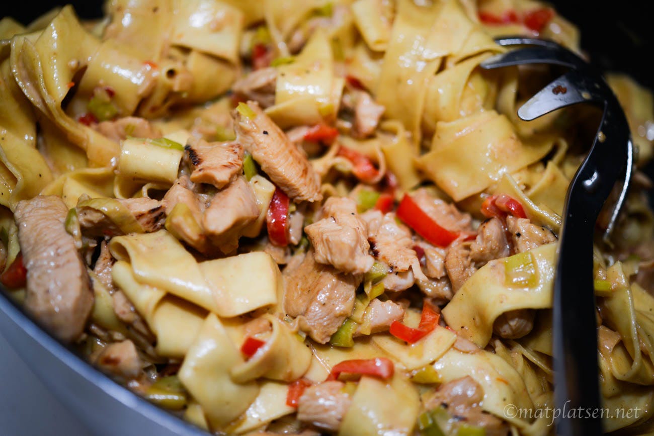 Pasta med sweet chili och kyckling MATPLATSEN Amelia