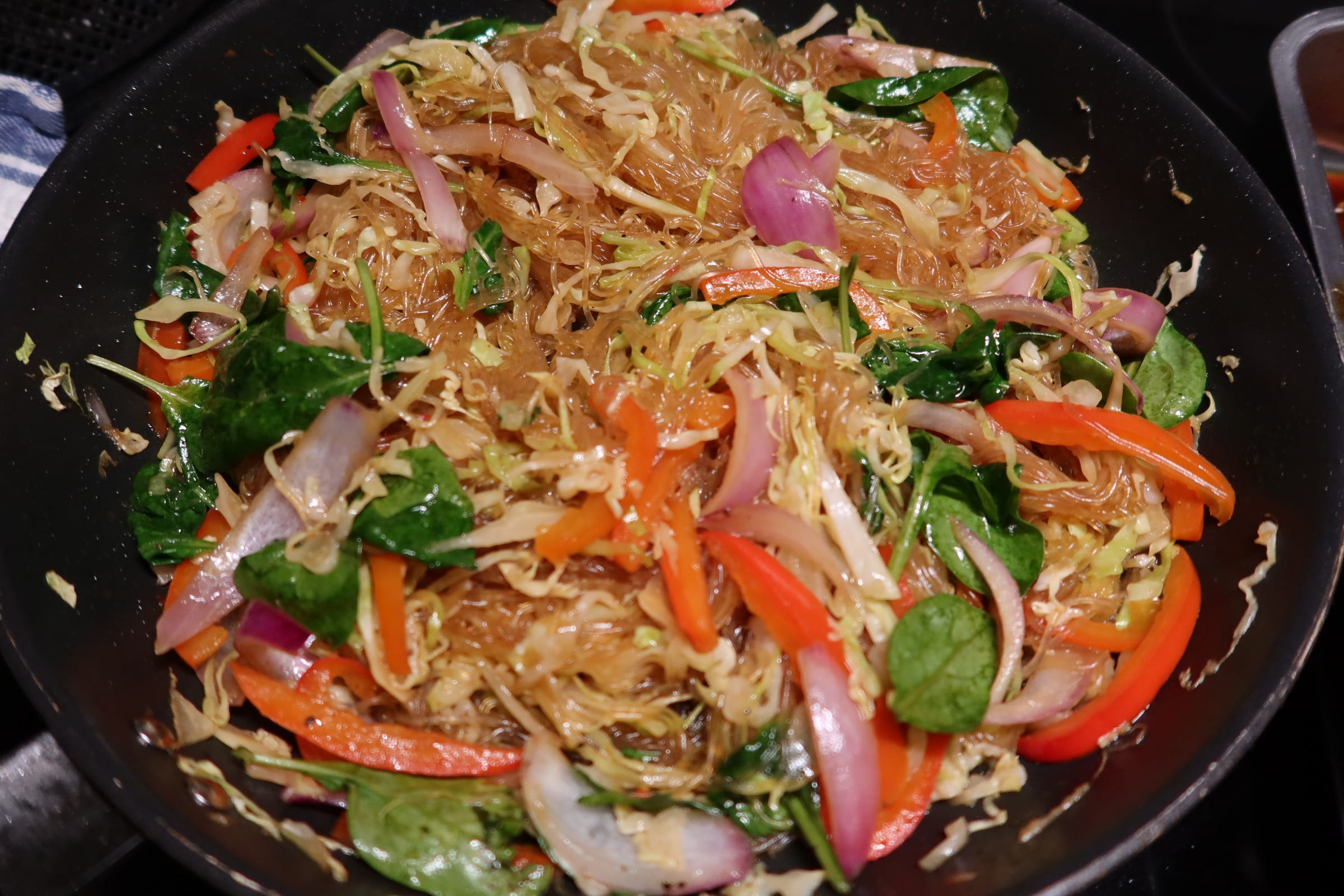 Paypoqdagi chiroyli yalangoch qizlarning fotosuratlarini koring